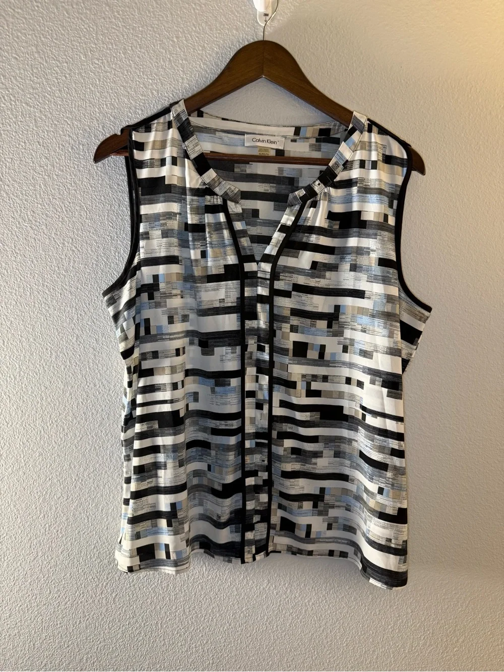 Calvin Klein Black, White & Gray Geometric Sleeveless Top - Picture 2 of 8